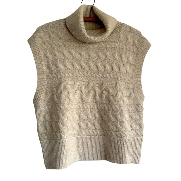 Old Navy Sleeveless Cropped Cozy Plush-Yarn
Cable-Knit Turtleneck Sweater Small - Picture 2 of 9